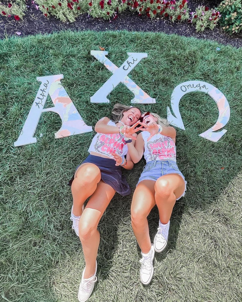 alphachimizzou's tweet image. ALPHA CHI JUST GOT A WHOLE LOT SWEETER 🍬💗🤩

Today we welcomed home our new members and they are truly the sweetest additions to our chapter! Welcome home MC ‘22, we love you so much already! 🤍

#AlphaChiMizzou