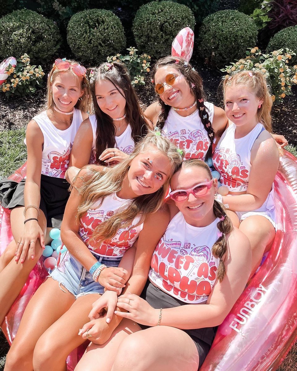 alphachimizzou's tweet image. ALPHA CHI JUST GOT A WHOLE LOT SWEETER 🍬💗🤩

Today we welcomed home our new members and they are truly the sweetest additions to our chapter! Welcome home MC ‘22, we love you so much already! 🤍

#AlphaChiMizzou