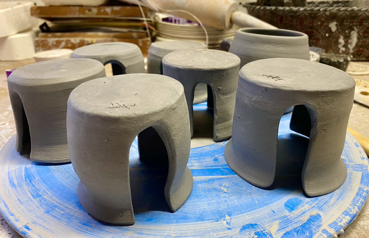 MonaLisaLvsHeah's tweet photo. Working on a prototype for tiny desert housing…jk, they’re sponge rests:
#hobbypotter #clayisfun https://t.co/zUSei0K0TM