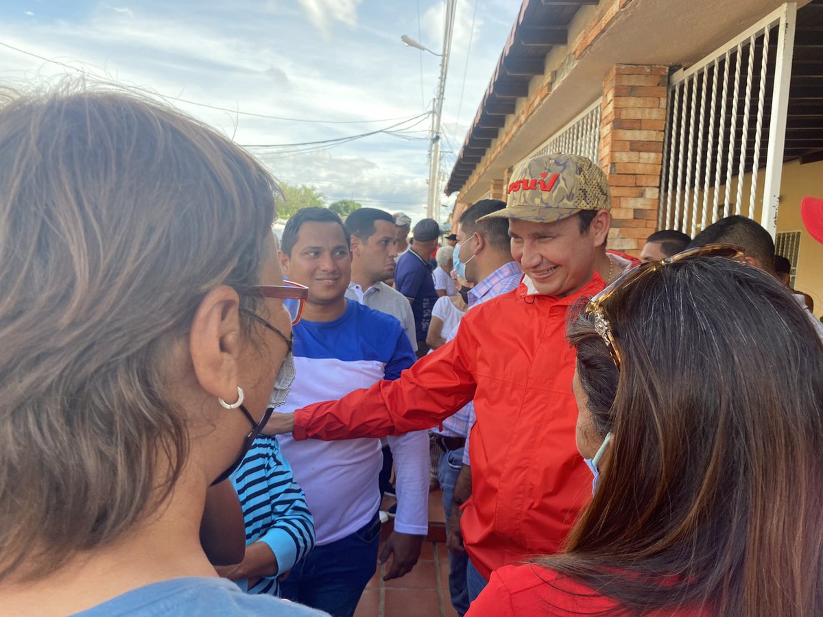 Estamos en la Calle Arismendi de Valle de la Pascua, en el municipio Infante para observar cómo ha sido el proceso de elección de los jefes y jefas de calle. Felicito a nuestra militancia por su organización. En el <a href="/PartidoPSUV/">PSUV</a> seguimos trabajando para unir y sumar. ¡Venceremos!