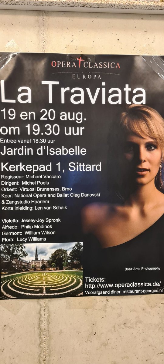 rositacusters's tweet photo. Erg genoten van de openluchtopera in de Geheime Tuinen van Sittard. Philip #Modinos was fantastisch. Hij deed me denken aan Pavarotti. https://t.co/1nhpDKnuFv