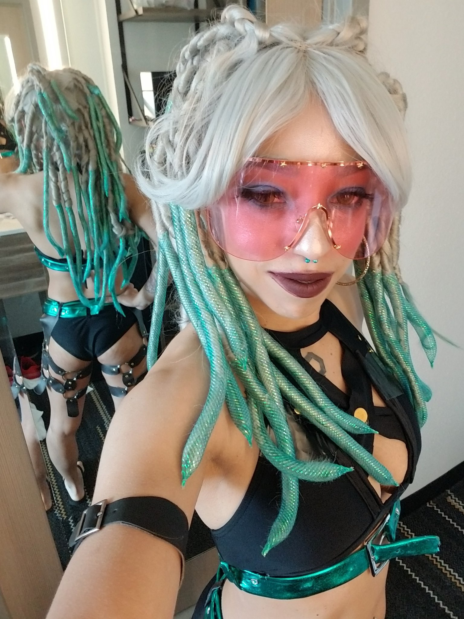 Kissinfirefly Holmat on Twitter "Medusa from dislyte is at