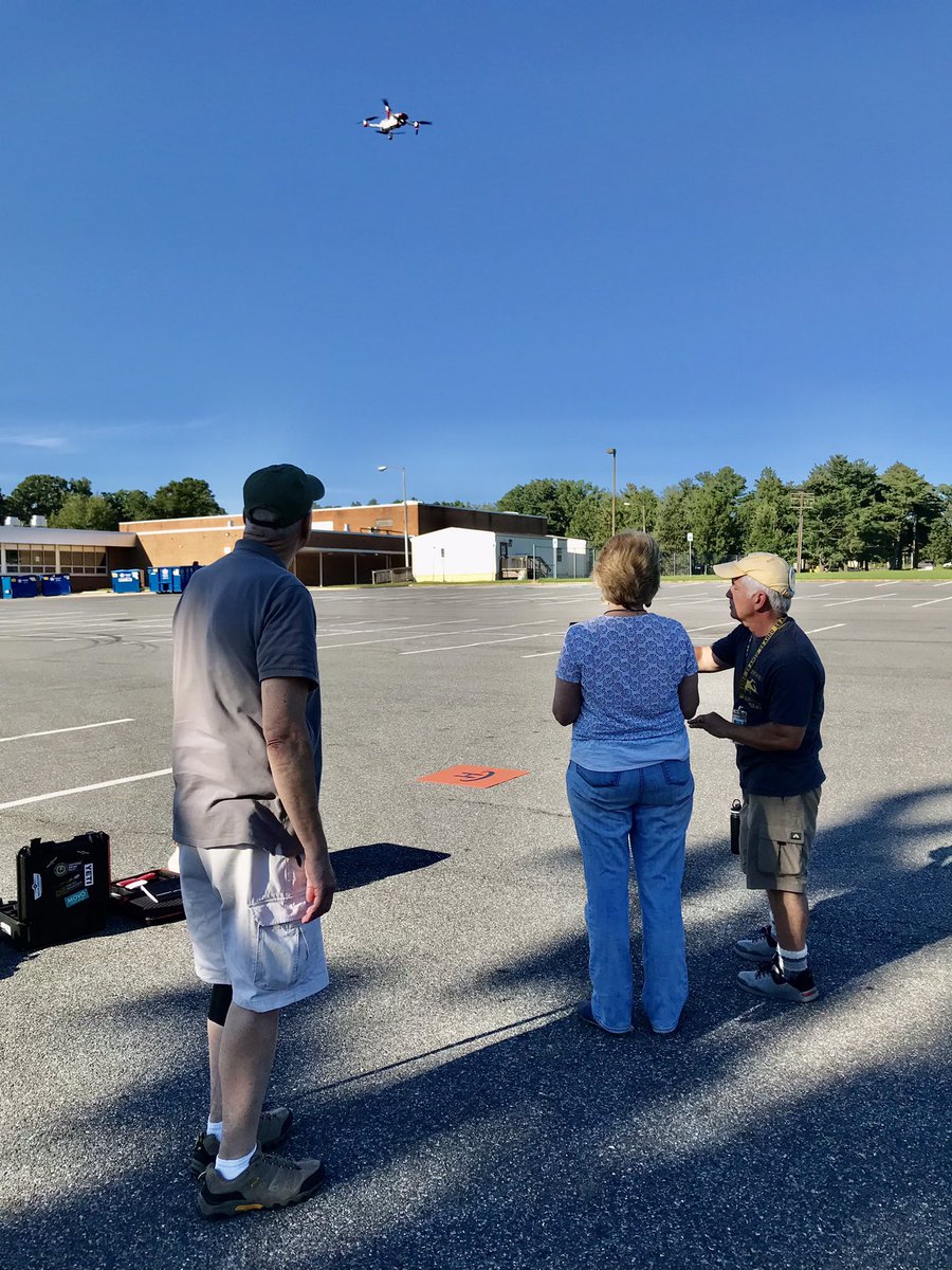 CrabCreek_Cons's tweet photo. Hands-on drone flight instruction with Jeff Voigt. #aviation #aerialphotography #flight #SaturdayVibes #savecrystalspringforest https://t.co/1fJObJ47t5