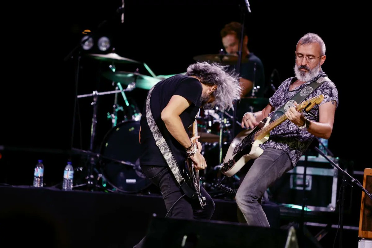 ElSierraFest's tweet photo. La medianoche llegó y @Delobos1 sale a aullar al escenario serreño.

Una descarga de rock, blues y todo lo que mueve y conmueve.

Vamooooh lobeteees!!! https://t.co/lRLgX4TMje