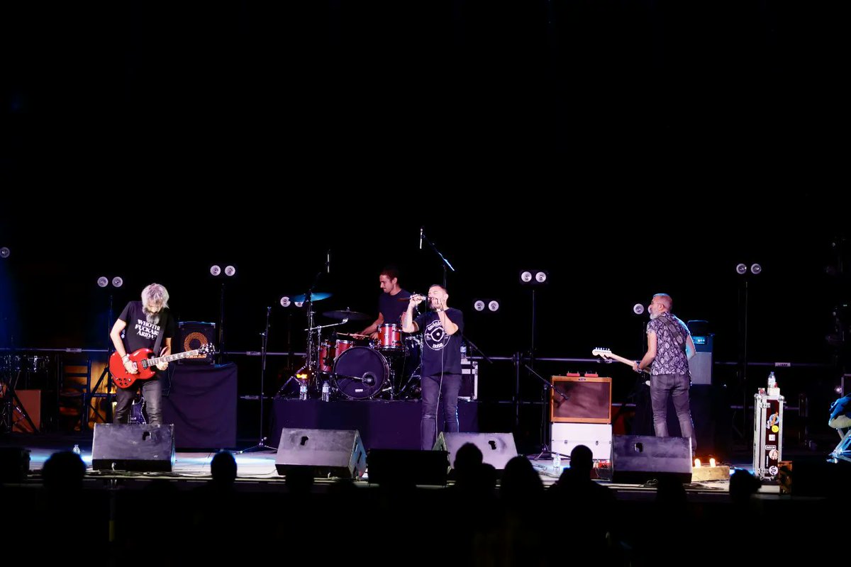 ElSierraFest's tweet photo. La medianoche llegó y @Delobos1 sale a aullar al escenario serreño.

Una descarga de rock, blues y todo lo que mueve y conmueve.

Vamooooh lobeteees!!! https://t.co/lRLgX4TMje