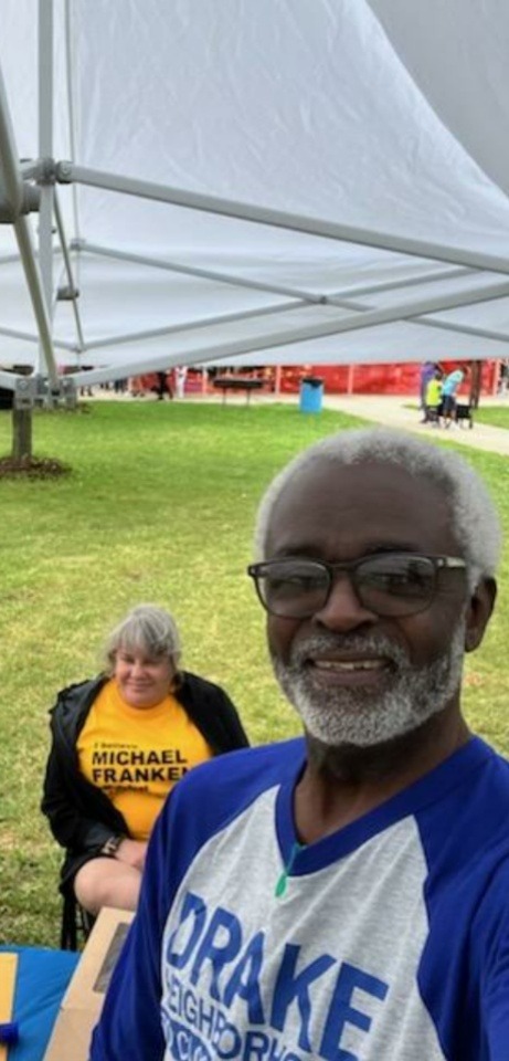 JuneOwens42's tweet photo. A fun day out speaking with people about the importance of voting and helping folks get registered to vote. https://t.co/sm9ysmd8oE