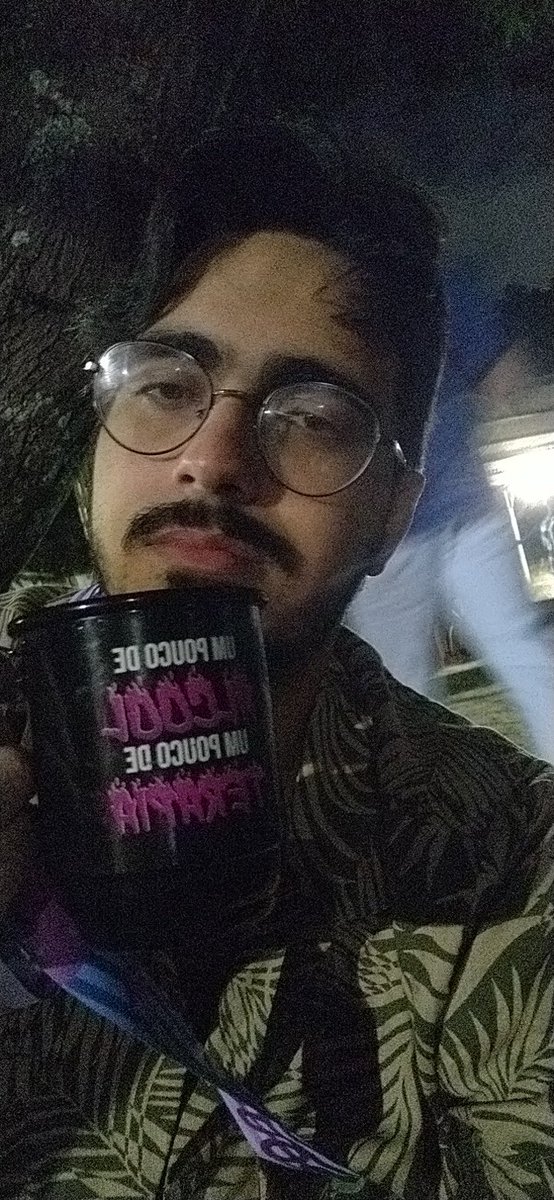 topher_cas's tweet photo. Moro de rir q meu irmão sempre fica pior q eu no álcool mais rápido q eu, aí o q eu faço? Tenho q cuidar kkkkkk
#terapinga https://t.co/uX5luqpTIk