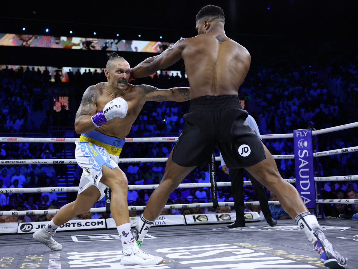MatchroomBoxing's tweet photo. Into the third we go 👊 #UsykJoshua2 https://t.co/a7CXu02Uoa