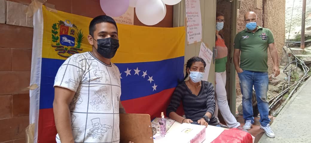 Comunidades del Eje 1 de San Juan renovando su estructura de Calle del PSUV.
 #OrganizarUnirSumar #PSUVPorTodaVenezuela 
<a href="/NicolasMaduro/">Nicolás Maduro</a> <a href="/gestionperfecta/">Carmen Meléndez</a> <a href="/pinfantea/">Pedro Infante A.</a> <a href="/Nahumjfernandez/">Nahum Fernandez</a>
<a href="/PARTIDOPSUVCCS/">CARACASPSUV</a> <a href="/taniapsuv/">Tania Valentina Díaz</a> <a href="/CLAP_PQ_SANJUAN/">Clap Pquia. San Juan</a>    <a href="/clapeje1sanjuan/">clapeje1sanjuan</a> <a href="/Cisco_Quevedo/">Francisco Quevedo</a> <a href="/YazminPsuv/">Yazmin Chacare Rivas</a> <a href="/yaa66/">Yugli Psuv</a>