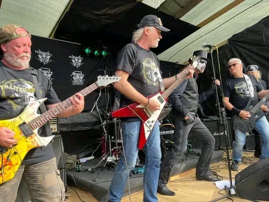 GastonRiosMetal's tweet photo. #artillery fueron invitados a tocar en una fiesta privada en uno de los club de #Metal más antiguo de #dinamarca ,invitaron a #michaeldenner e hicieron canciones de #mercyfulfate bajo el nombre de #ardenner .
#HeavyMetal #ThrashMetal #Metal . https://t.co/0KLHd44LGq