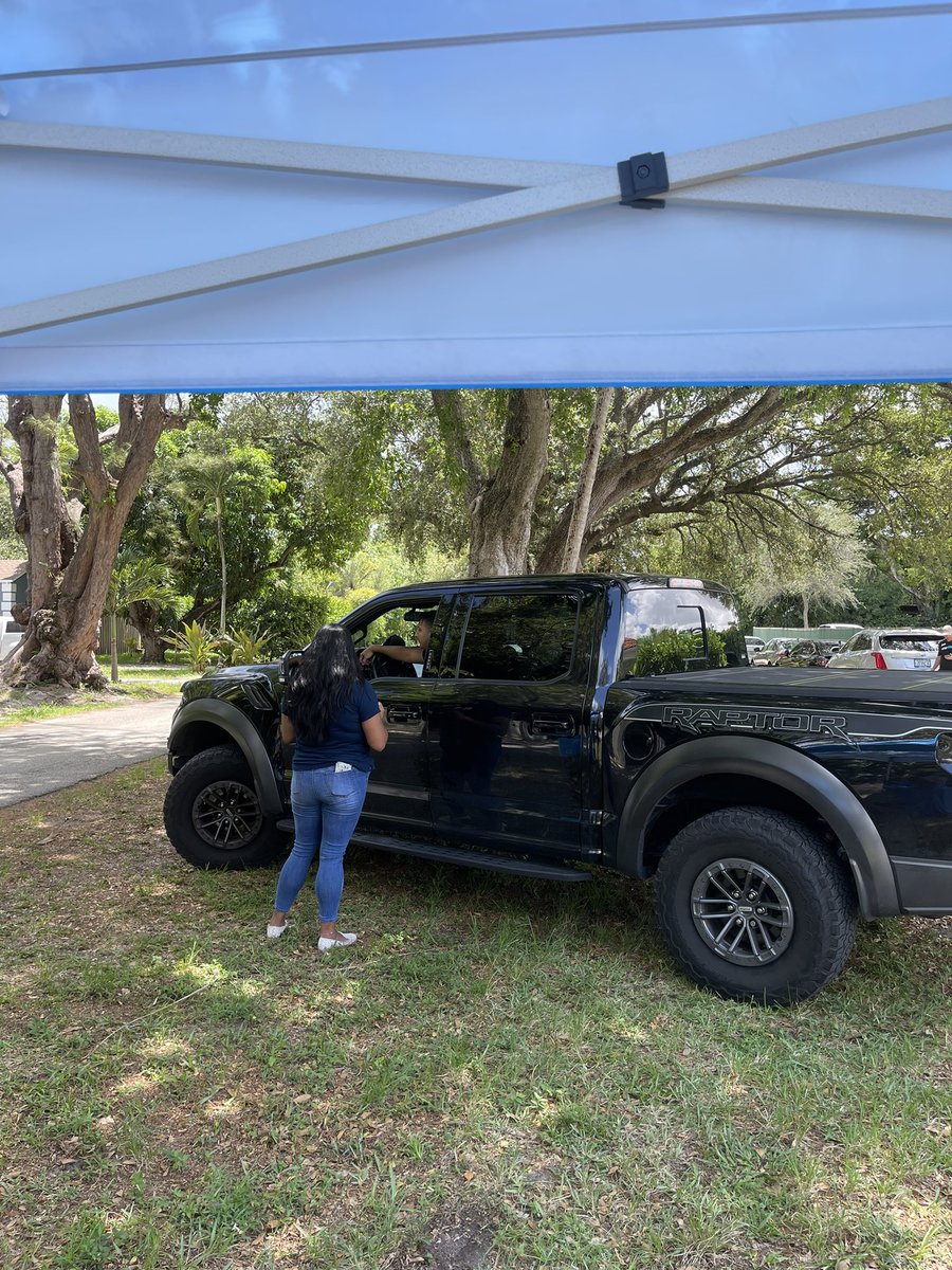SaidySantiago's tweet photo. In our element 🤩 #Fibertastic Prime team out in the neighborhood that just went green!! High double digits 🫢 neighbors were sooooo excited !!!!
#LifeAtATT #OneFLA #pARtnership #SWATsUP
@eniggemann @callme_RAMOS @Fiberleadmiami @JavierS888 @Sarah_Poole85 @One_FLA https://t.co/Ax6ext1IIx