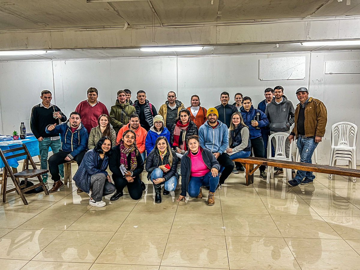 jovenes_fa's tweet photo. No hay nada mejor, que el trabajo en equipo.!
ARRIBA LOS JÓVENES 
🔴🔵⚪ 
@AndresLimaSalto https://t.co/E0ipLx3dtg
