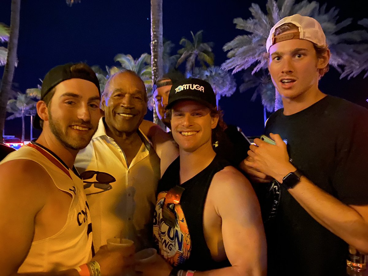 wallmp6's tweet photo. Are you still in for golf for my friends bachelor party? @TheRealOJ32 https://t.co/lIvuFr8I0X