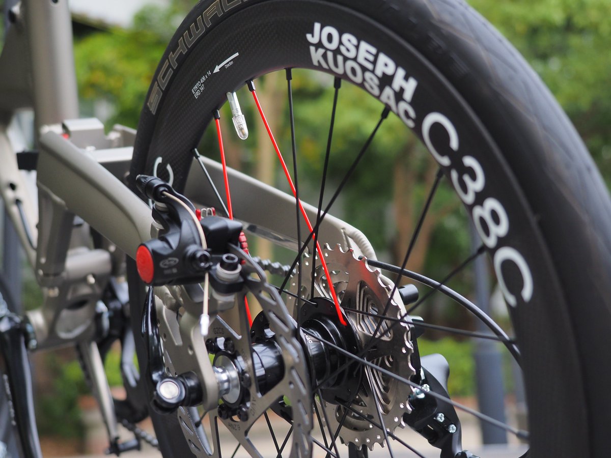 JosephKuosac's tweet photo. JK Mini-Hub on Birdy.
#josephkuosac #JKhub #minihub #spokeangle #narrowflange #minivelo #foldingbike #Birdybicycle #Birdydisc #20inchwheel #smallwheel https://t.co/lXhItLCzNA