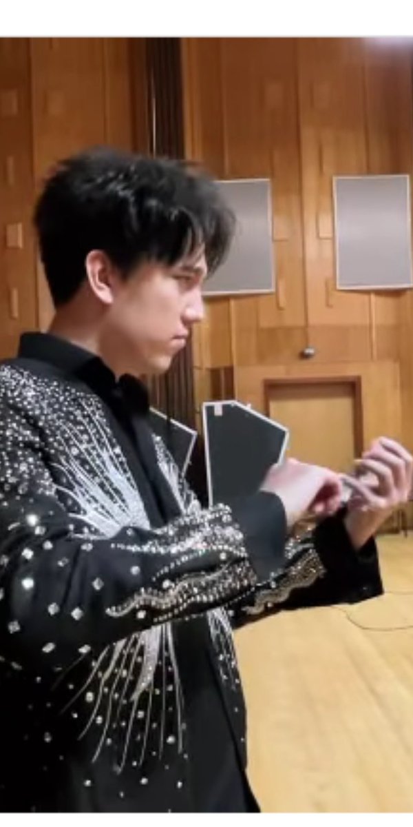 MariaMa42212823's tweet photo. Aún emocionada con la noticia. #DimashQudaibergen cantará en español.Casi lloro!! Es un sueño cumplido!!
@dimash_official
#flyaway
#BeWithMe
#Dimash_Okey
#togetherforever
DIMASH 💞 DEARS https://t.co/ntjqCvpa8i