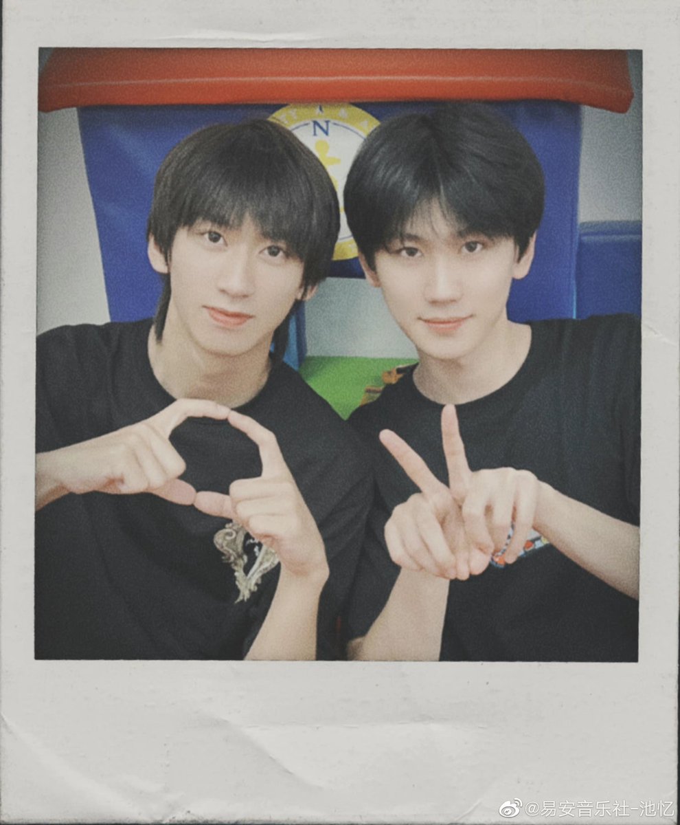 Chiyi_TH's tweet photo. [#CYxWeibo] 
220820 #ChiYi weibo:
“สุขสันต์วันเกิดสุดหล่อปักกิ่ง! มีความสุขตลอดไป!”

🌰: ขอบคุณสุดหล่อออเปิ้งปู้ที่ร่วมฉลองวันเกิดกับฉันอีกปีด้วยนะ! ทำให้ฉันมีความสุขไปตลอดชีวิต!

#YiAnMusicClub #易安音乐社 #池忆 #怿涵0820生日快乐 https://t.co/loRqo2C9CM