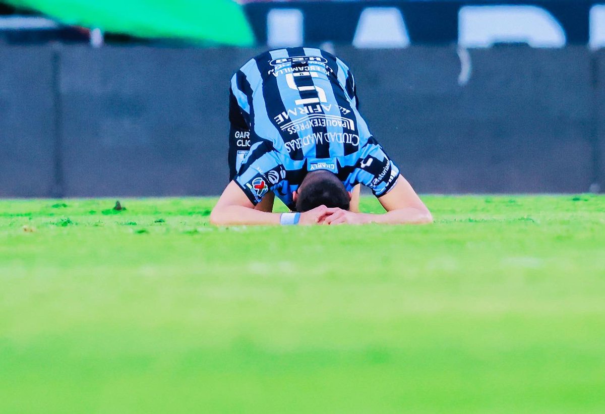 Sensación indescriptible por la necesitada victoria. Resultado a todo el esfuerzo y dedicación que hemos venido trabajando. Jamás bajaremos los brazos !!! ⚽️🐔 <a href="/Club_Queretaro/">Gallos Blancos 🐓</a>