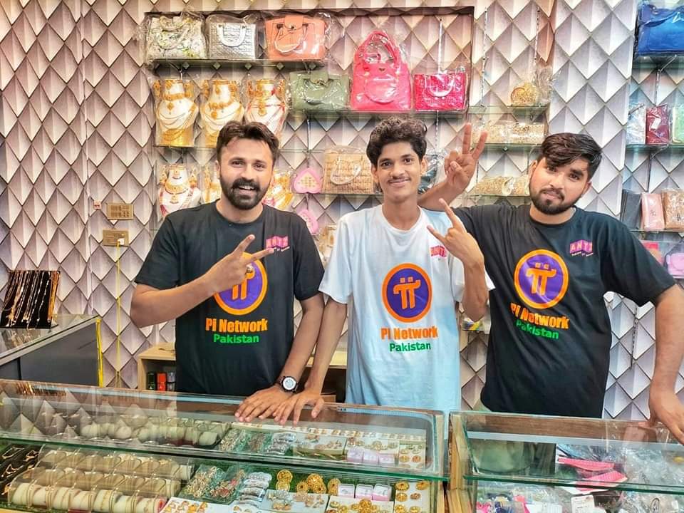 RealAlphaWhale's tweet photo. ANTZ launches goods and services through the barter system for the first time in Pakistan in accordance with Pi official policy.  They designed a shirt with the Pi logo and the payment method is Pi coins
#PiPayment https://t.co/qcXJsJROS8