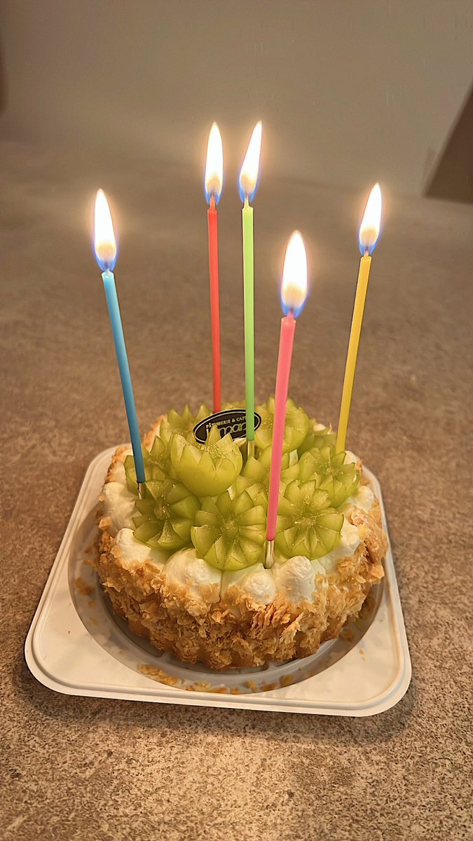 yr820_p's tweet photo. Birthday &amp; anniversary🎂🤍 https://t.co/xPuOexLba4