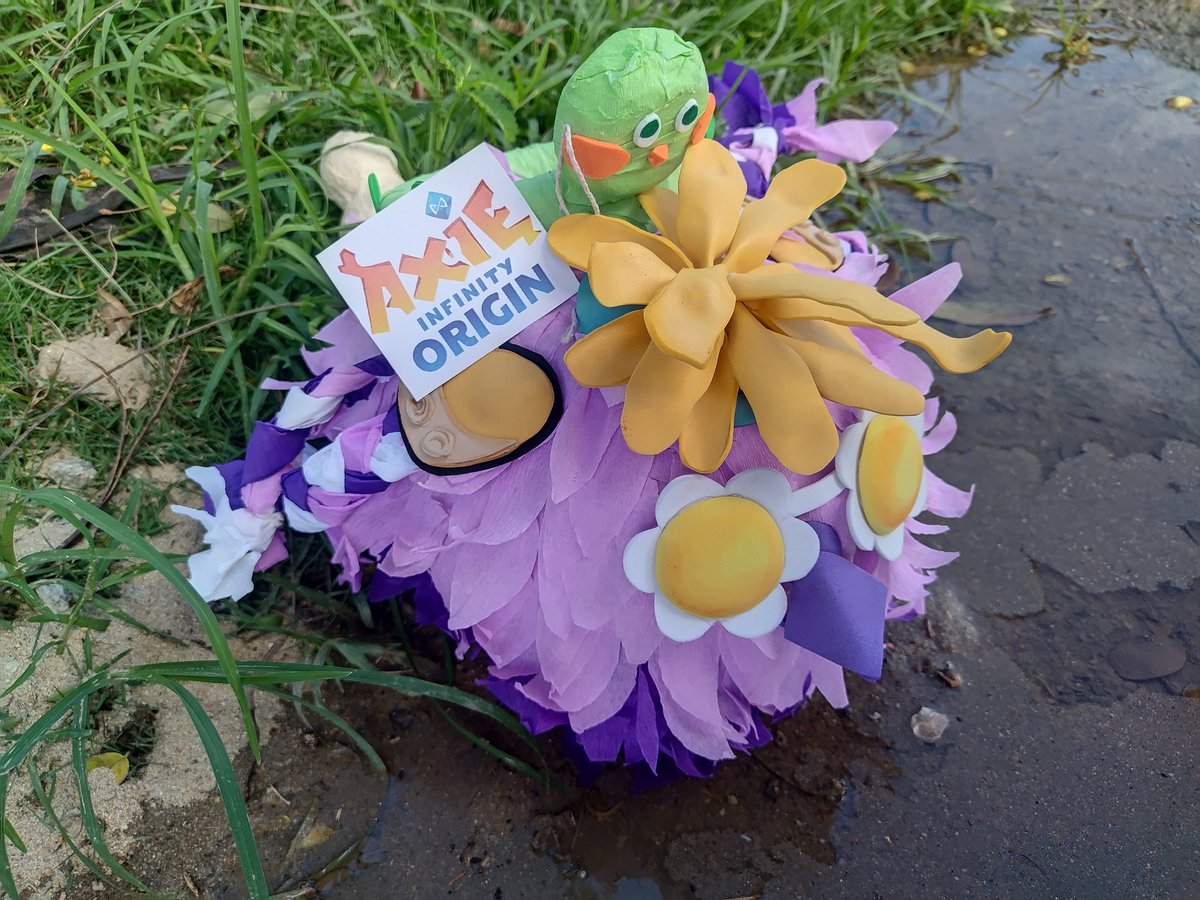 ShinRGNamsej's tweet photo. My contribution! made with ecological materials! Ready for summer sun!  
Mi aporte! hechos con materiales ecológicos!  listos para el sol de verano! 
@Axie44 @Cloudwhite @kiyowya @QU3ST_io @BigYakAxieClub  @AxieInfinity  @Lynn  #AxieSummer #AxieSummer https://t.co/jor0l0FBFN