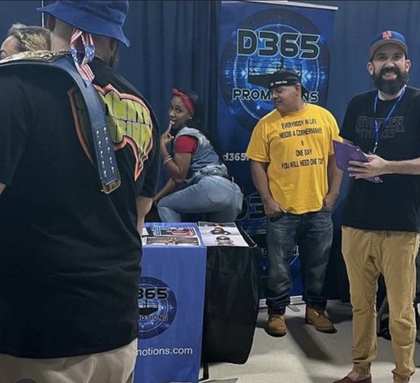 juanjeremy100's tweet photo. Going into Domingo/Sunday like .., lol #🇵🇷🇵🇷 que bonita bandera 
#boricuabonitabadass #tashasteelz #cornerman #Domingo #sundayvibes #wrestlebash #johnnyrodz #vickieguerrero gracias for 📸💯 #wrestlebash2022 @asylum_store @RealTSteelz  @rodzjohnny @VickieGuerrero #puertorican https://t.co/0Odl2lA2bV