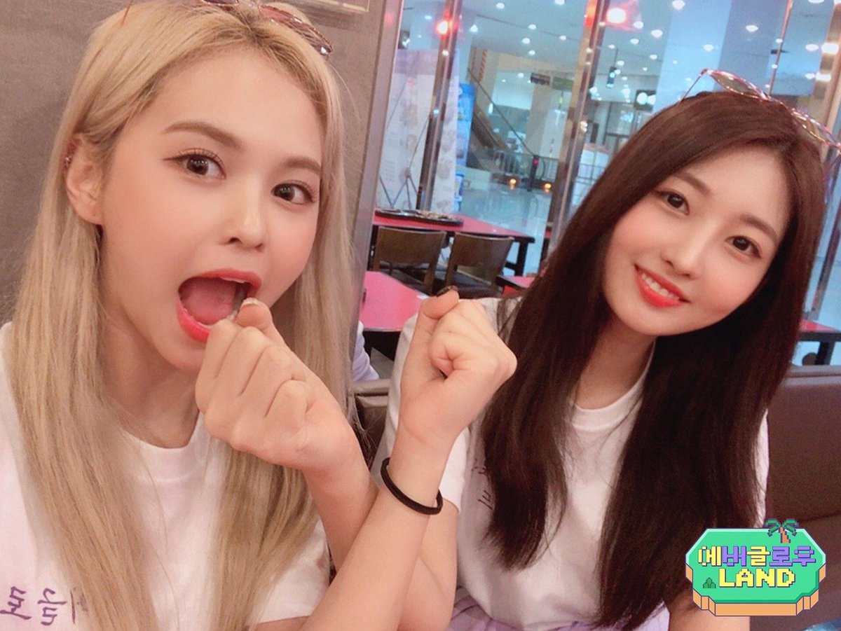 DlVlNEGLOW's tweet photo. Antes de que vayamos a hacer la mimisión junto con 𝙶igi y las demás 𝑑ivinas, nos pusimos a tronas las bocinas con #90sPopStream 🎧♡ porque claro que esta casita solo tenemos buen gusto, así que escuchar #𝐇ype姓名𝙱oy en loop será cosa de every day!
𝚖imi’s 🎒 𝑛ya𝚗 𝚝une𝚜! https://t.co/CsYz0gTTo2