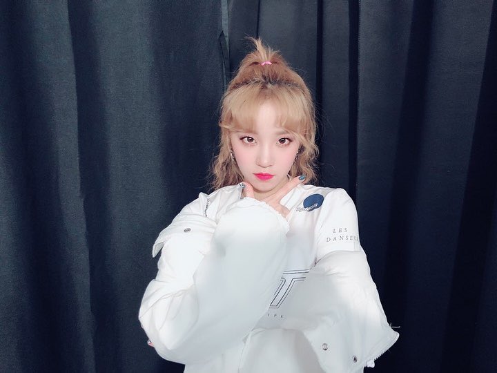 Divinitxs_twt's tweet photo. Today I'm a #𝐇ype姓名𝙱oy que quiere disfrutar de la música de éstas chiquitas durante todo el día y noche, aprovechando para unirme al #90sPopStream para que todo el mundo logre escuchar éstas joyitas.
ʚ #𝙽𝚊𝚗𝚊'𝚜 가학적인 𝚖𝚎𝑜𝚠 𝚝ales ! ᜔۪۫ ฅ https://t.co/wAUMLvYc8s