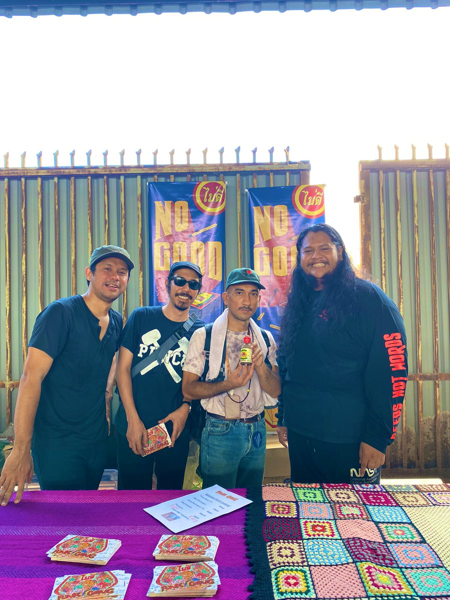 _SyafiqZarif_'s tweet photo. Terima kasih Billie Eilish datang Malaysia. Saya sangat teruja 😍 
Apo apo hal كا يا با guuuuu https://t.co/OpsgYXQotf