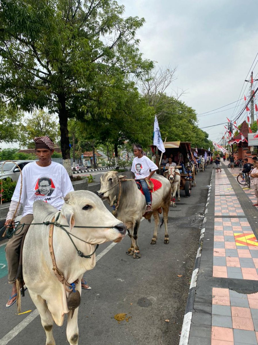 Nalapraya261's tweet photo. #GusMuhaiminFestKlaten 
Festival Klaten penuh RIANG GEMBIRA 

@cakimiNOW 
@mbaknunik_ 
@ChoirilAkbar6 
@Brigade01Arwan1 
@cik_mashuri 
@billy4riez 
@DPP_PKB 
@pkbjawatengah 
@dpwpkblampung https://t.co/nvaDP5MdoP