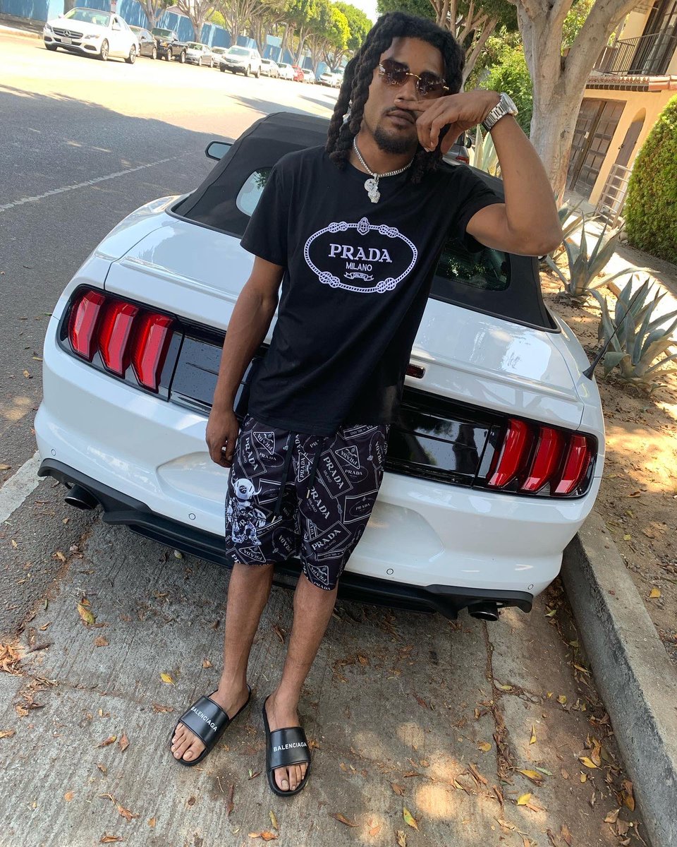 fyojay's tweet photo. Prada down. Damn near to the ground. #bigdripper #fyo https://t.co/Y3LPearTFW