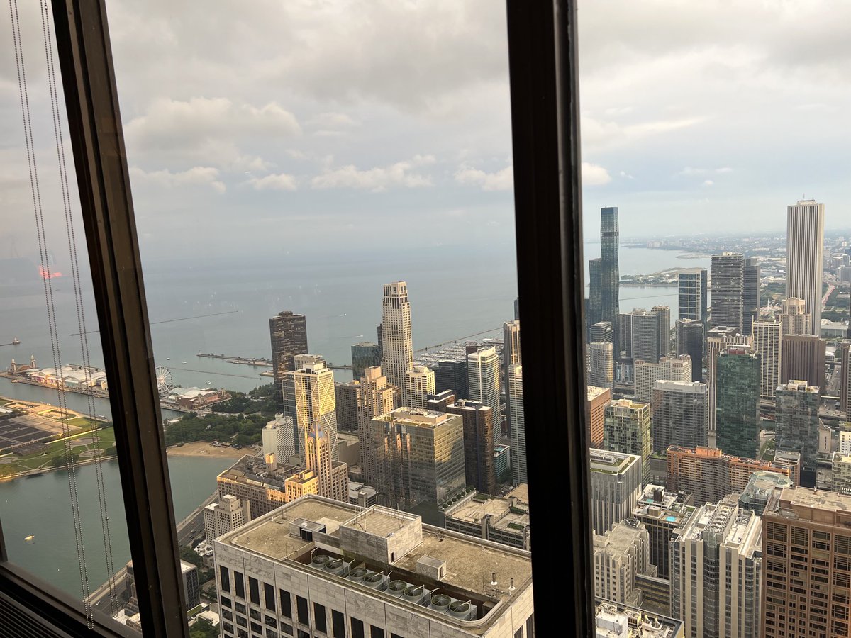 BrimbleM's tweet photo. This is the view from the restaurant in Chicago @JOC_OL editors dinner 95 floors up! NZ doesn’t gave a building more than 20 stories probably and very few small skyscrapers! #ACSFall2020 https://t.co/GOmPV1xsLt