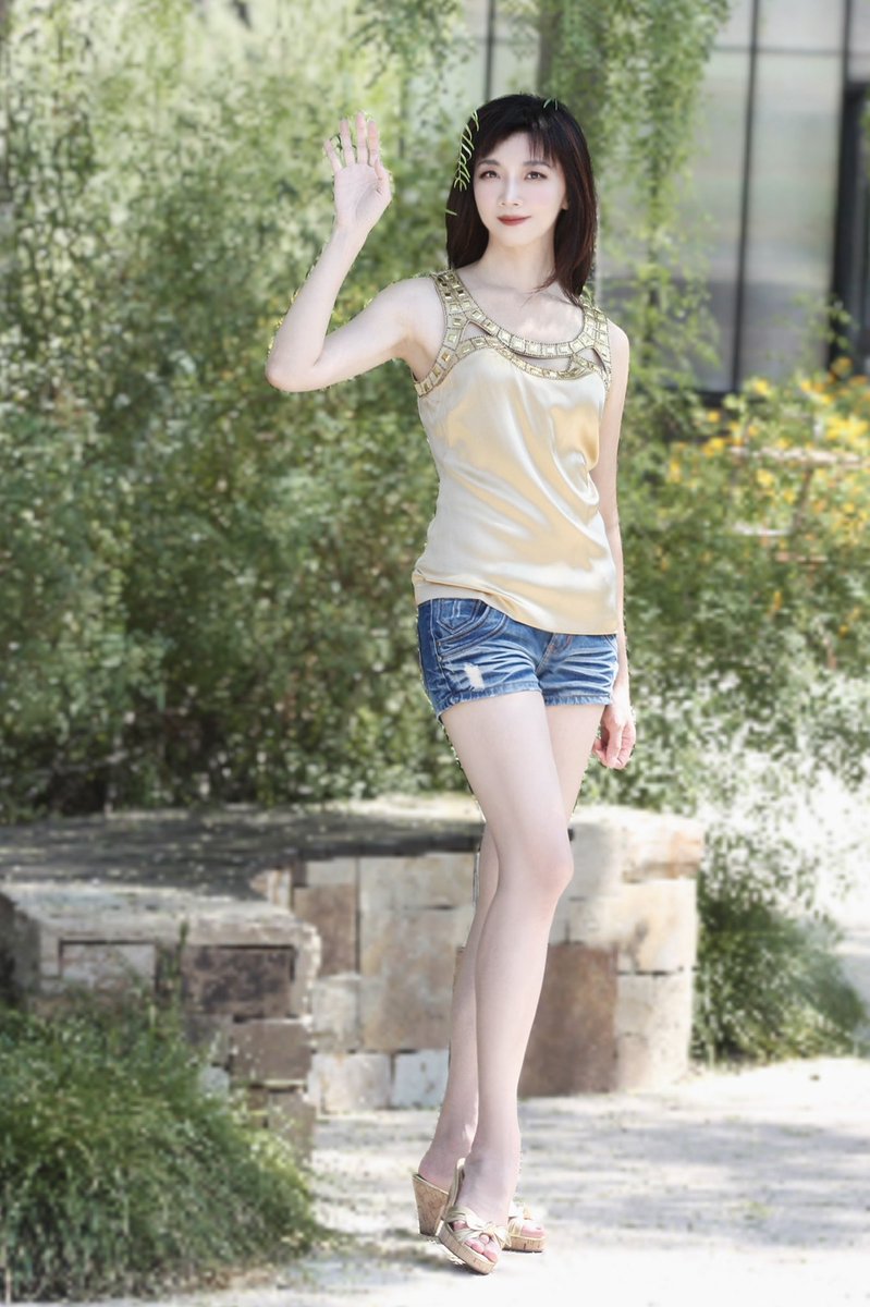 女王语录：人这一生无论跟谁比输赢，最后都是在跟自己比。哪怕做不到别人心目中的满分，也可以努力做到自己心中的第一。真正优秀的人，从来不是方方面面都要超过他人，而是不断超越自己。
It’s better to conquer yourself than to win a thousand battles. It cannot be taken from you.