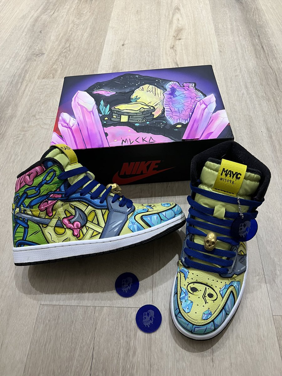 warano_eth's tweet photo. Another 1/1 piece of art to ad to my collection.
Grateful to @itsmlcka for her amazing work. 🚀
The Ape family helped me to connect with amazing artists.

See you on the otherside 

@BoredApeYC @OthersideMeta @yugalabs @apecoin 

#NFTs #Nike #APE #MAYC https://t.co/01HtCkLvCu