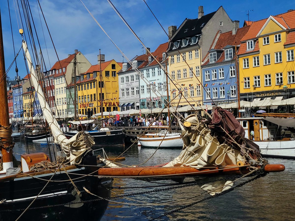 CassellDouglas's tweet photo. One of my #favorite cities in the world, #Copenhagen! Gets better everytime I'm there. #Travel #Scandinavia #Europeanvacation #Hyhavn #RosenborgCastle #Theroundtower #Travelblogger https://t.co/uD7RncJo4j
