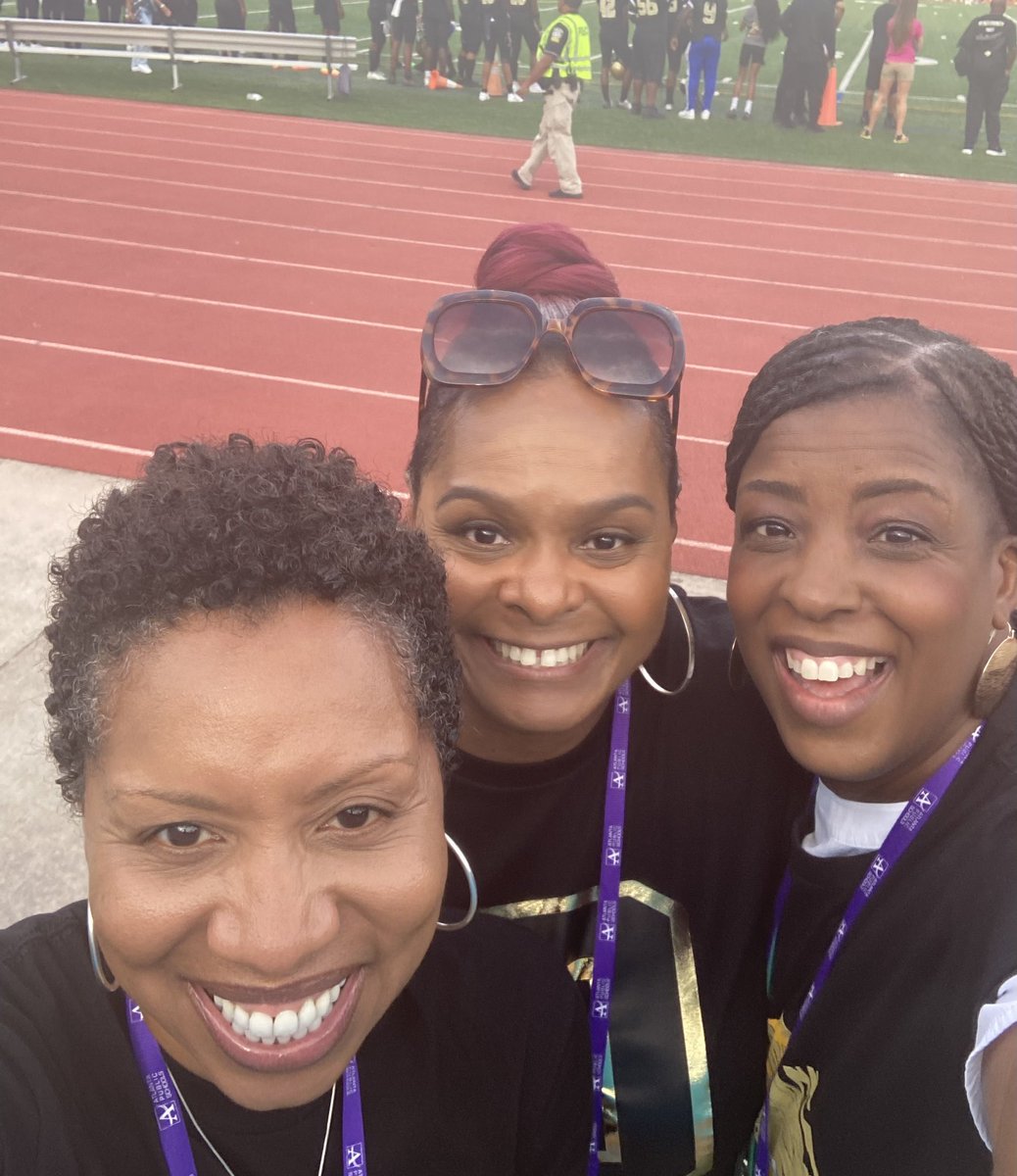 Cheering on the Mays Raiders and Douglass Astros tonight!!! 🏈🏟📣 @apsupdate @Selenaflorence @apsDouglassHigh @APSMaysRaiders