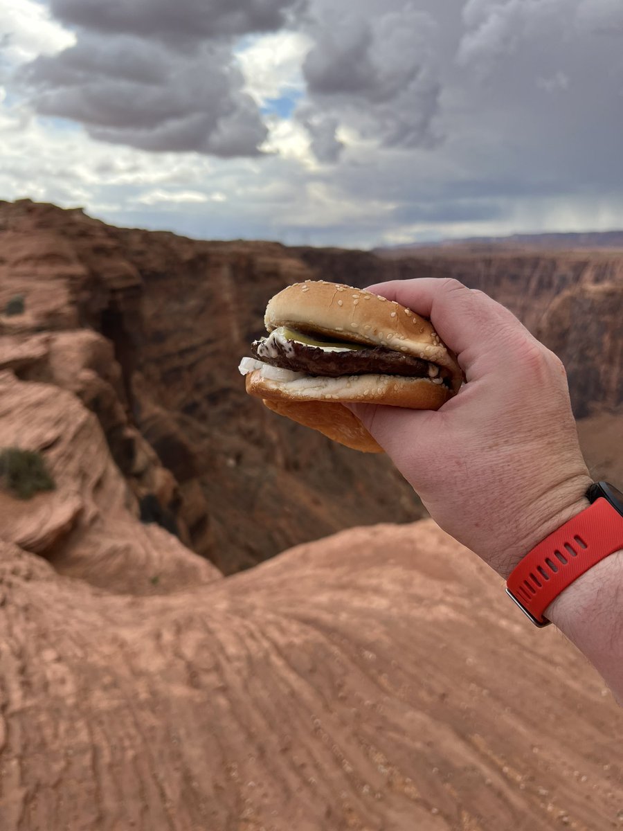 davethecfre's tweet photo. Eating burgers on the rim of the Glen Canyon with some of my ##afpeeps https://t.co/Vc3NujM3ag