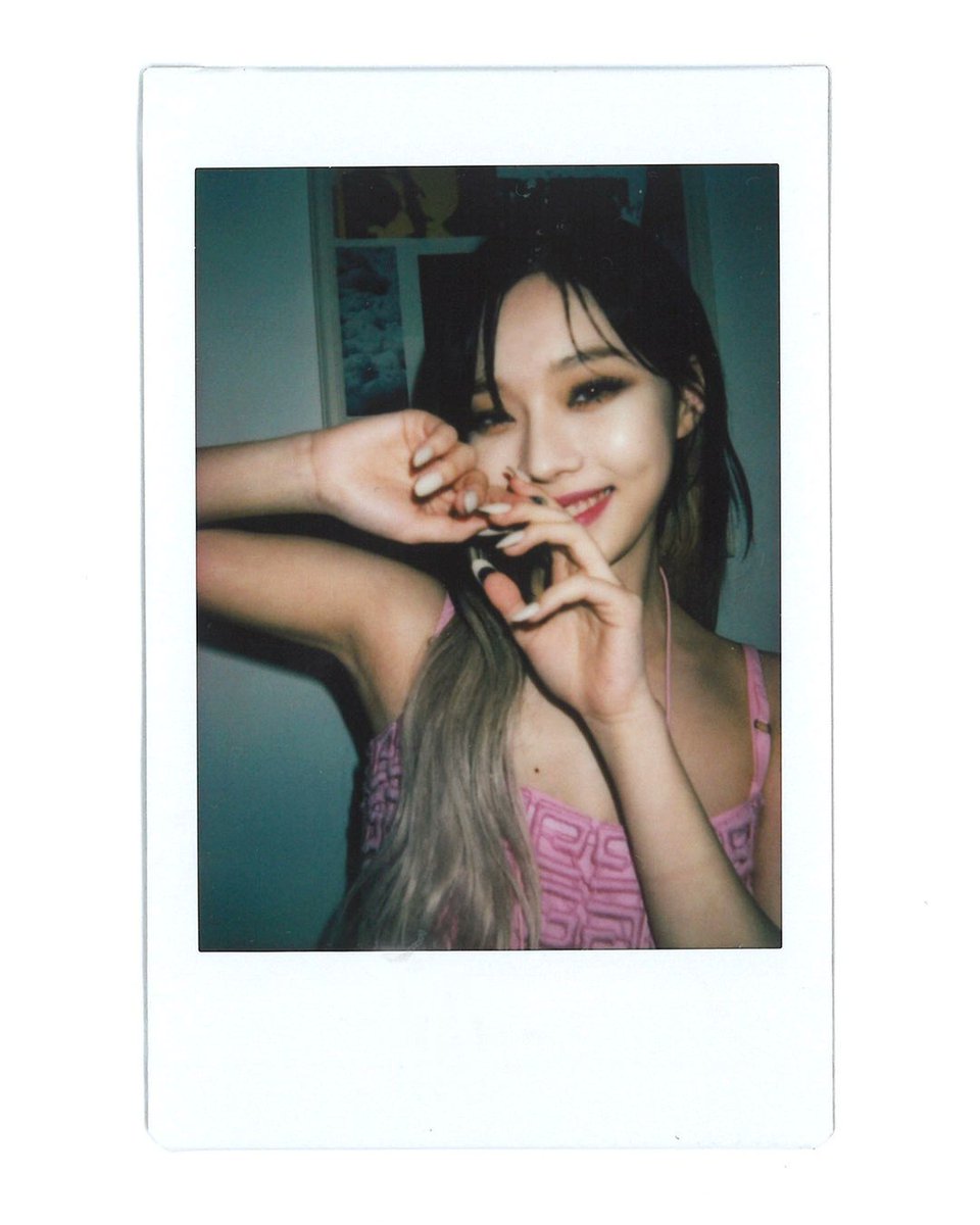 highszone's tweet photo. 𝑙a 𝕧ampirina 🦇☆ de la casita eterna no tiene 𝚍escanso, menos cuando se trata del #90sPopStream y mi mami ♡ 𝐠race siendo bonita pq por fin se bañó >< #ℙopㅡ𝐀ttenti𝑜n! la industria 𝑚usical fue 𝑠alvada gracias a las más bonitas.
𝚟ampi̲r̲e̲ 𖤍 𝚍racu -- 𝙺azuki https://t.co/NaDS66Y3Lz