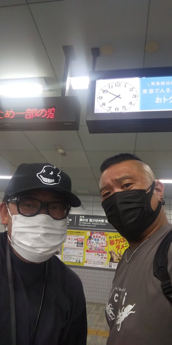 angelgojyu's tweet photo. このメンバーで
飲んでたら
あっと言う間に
朝だんべ。

１２時間は飲んだか・・・

もう８時だよ～。

帰ろうー！！

がはははは～！！

#目黒
#GUERRILLAGANG
#BURGLAR
#夜叉
#ELDRITCH
#POWERofEMOTION
#REDFAN
#水津宏 https://t.co/3UnIfOeP89