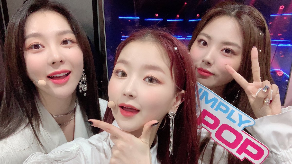 bvnditytwt's tweet photo. Pegadas al #90sPopStream, nuestras tres mosqueteras andan con todas las ganas de recrear la coreo de 💿 #ℙopㅡ𝐀ttenti𝑜n de estas chiquitas, a ver si logran ser tan 𝑖cónicas como ellas. No esperen más y dénles mucho amorcito, se lo merecen después de tanto trabajo duro 💛. https://t.co/BfK4p7yxQq