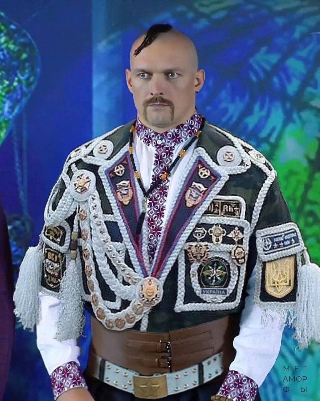 Усик фото в шароварах
