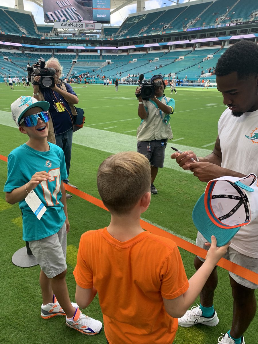 louroc888's tweet photo. #FinsUp https://t.co/NHLD9E53vB