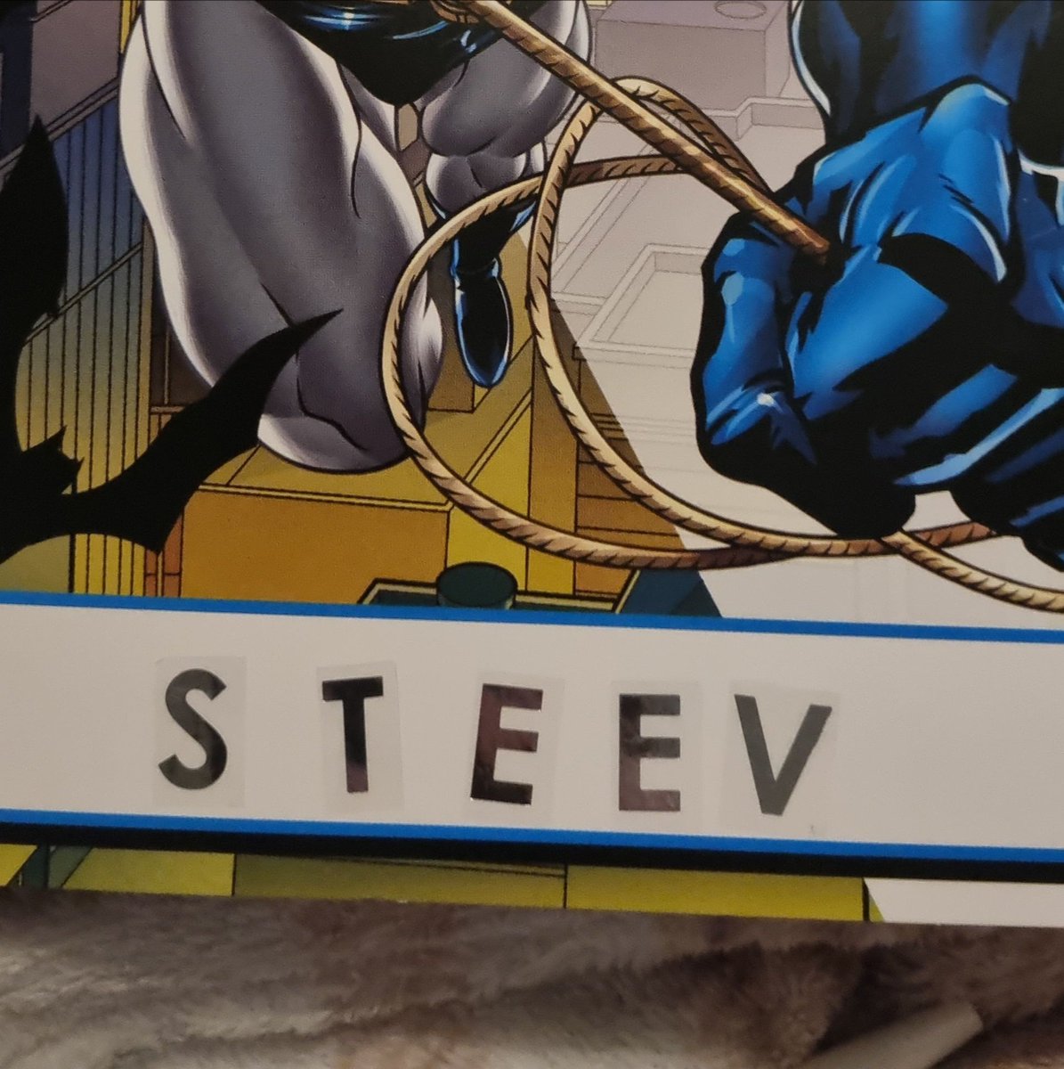 HonestCannibal's tweet photo. tried to spell my dad's name on his birthday card and i fucked it up 😭 ffs https://t.co/KDw7iSn9ng