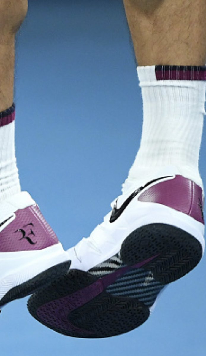 gcandreani's tweet photo. @tdnewcomb @racquetmagazine @Nikecourt @TennisTycoon Fun-fact. Roger’s actual shoe (as seen below), featured a real carbon fiber plate in the mid-sole. The one available for public consumption was just painted plastic. The new #RogerPro from @on_running is an improved version and does use an actual carbon plate. https://t.co/QgIGjfyHtG