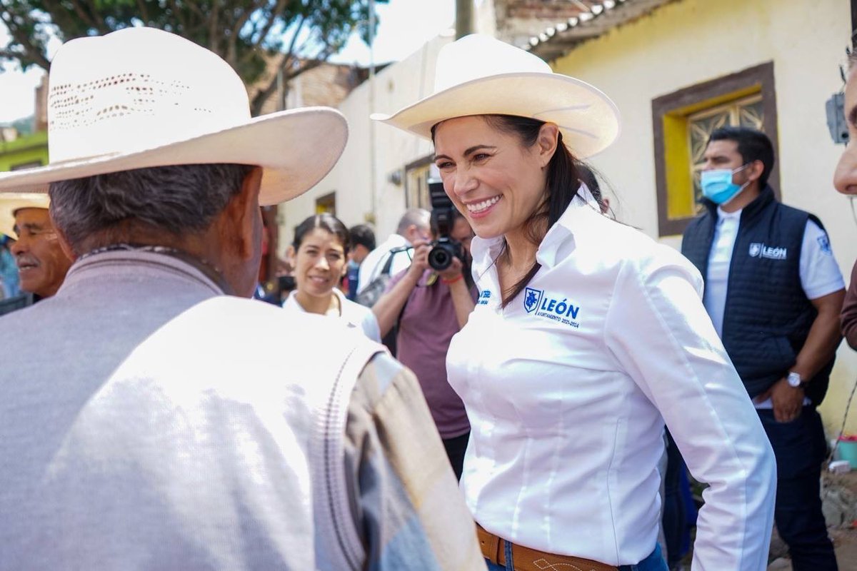 AleGutierrez_mx's tweet photo. La calidez de nuestra gente nos invita a la esperanza y a la unión por un León mejor 😉👍🏻; este sábado con #MiBarrioHabla en #Vaquerías, cambiamos vidas llevando la Presidencia Municipal a donde más se necesita. https://t.co/QfZkGZqaUs