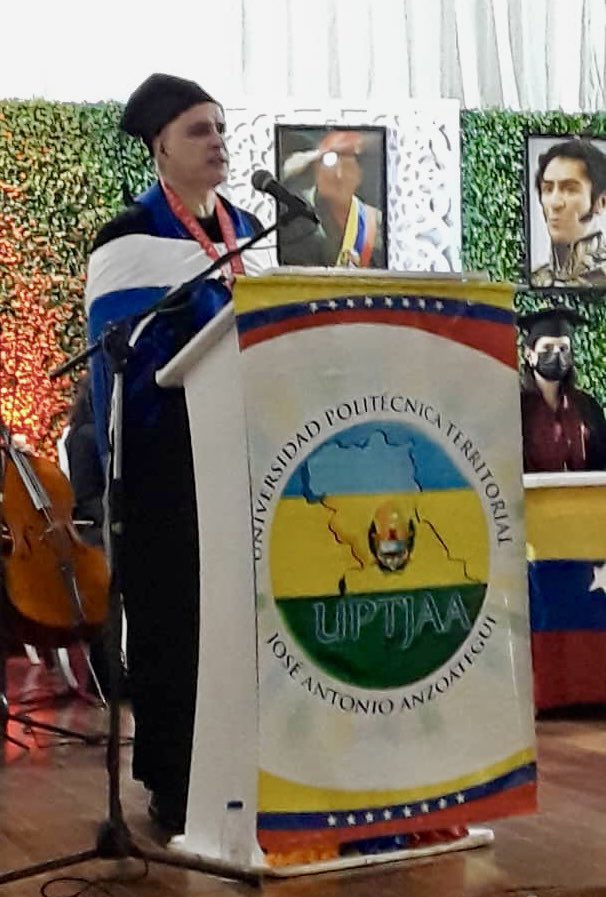 TarekWiliamSaab's tweet photo. #HOY recibimos de las máximas autoridades de la Universidad Politécnica José Antonio Anzoátegui: un honroso DOCTORADO HONORIS CAUSA en reconocimiento a nuestra #histórica trayectoria de lucha en #Defensa de los Derechos Humanos: #agradezco a su #Rector esta importante deferencia. https://t.co/OqyntK1zWw