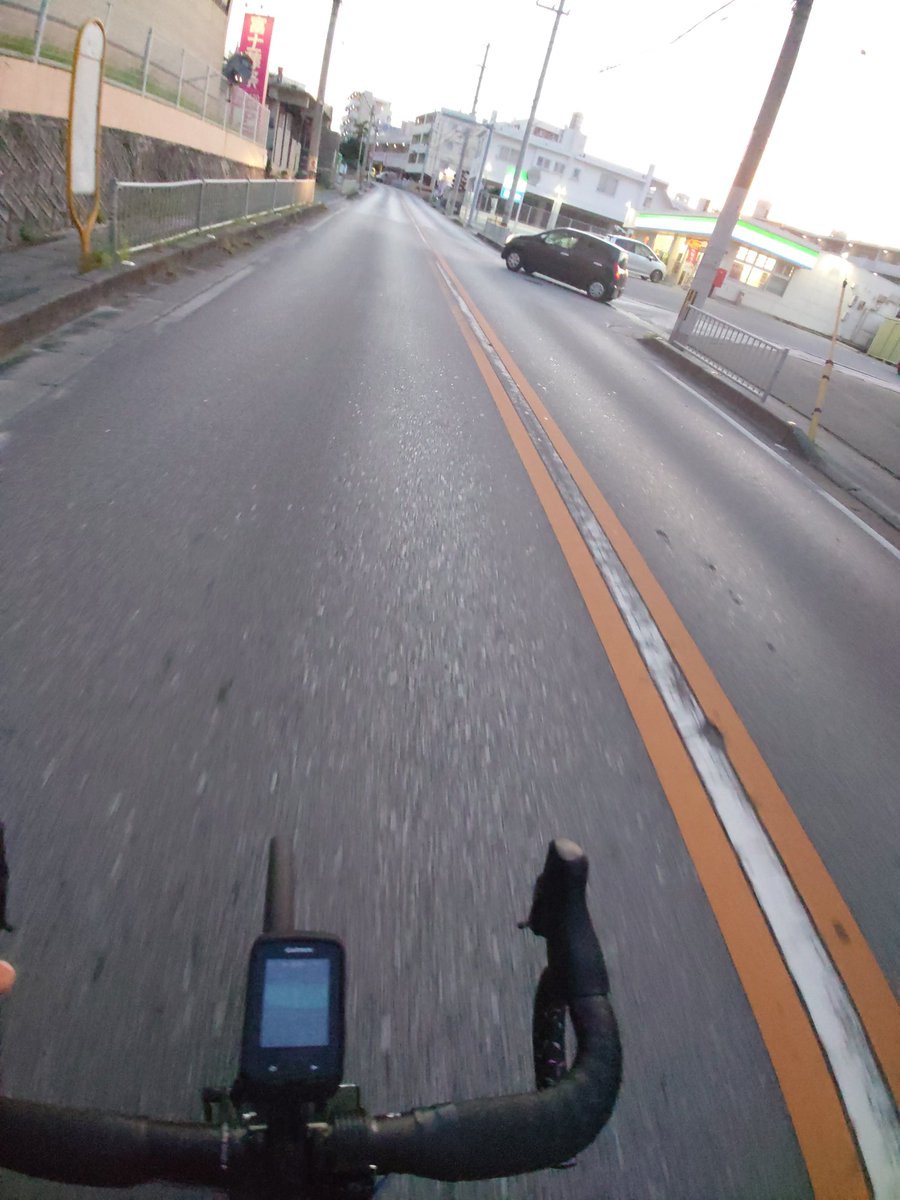 DIVA_kyon_p_39's tweet photo. 朝ライドなうの登りwww!🤣
#LeveloAPEX
#teamAPEX
#ロードバイク
#ロードバイク乗りと繋がりたい
#ロードバイク初心者 https://t.co/Kf7G5K6Dvy