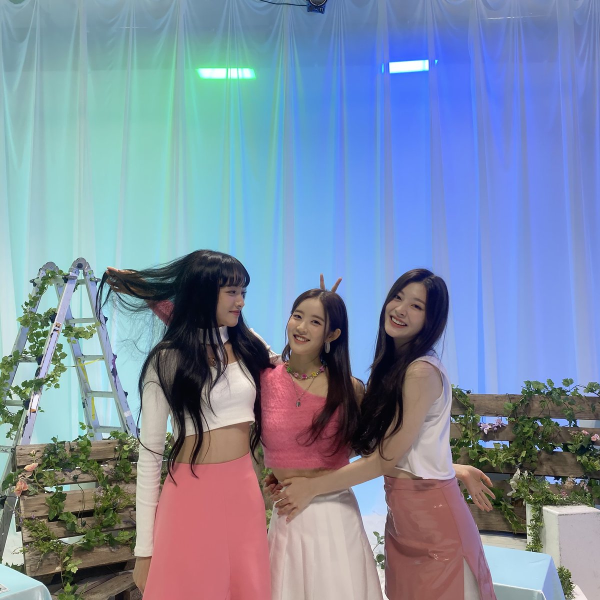 tuttilog's tweet photo. Siguiendo con nuestra recomendación diría de 𝑔ood 𝚜ongs, ¡hagan silencio que ya pusieron #𝐇ype姓名𝙱oy! Hecha para que nosotras me movamos la colita y le preparemos la 𝑐hoco a nuestra tiquita 𝙶race, ahora toca seguir con todo el #90sPopStream bc amamos todas las canciones!! https://t.co/ubIpHQ4S6y