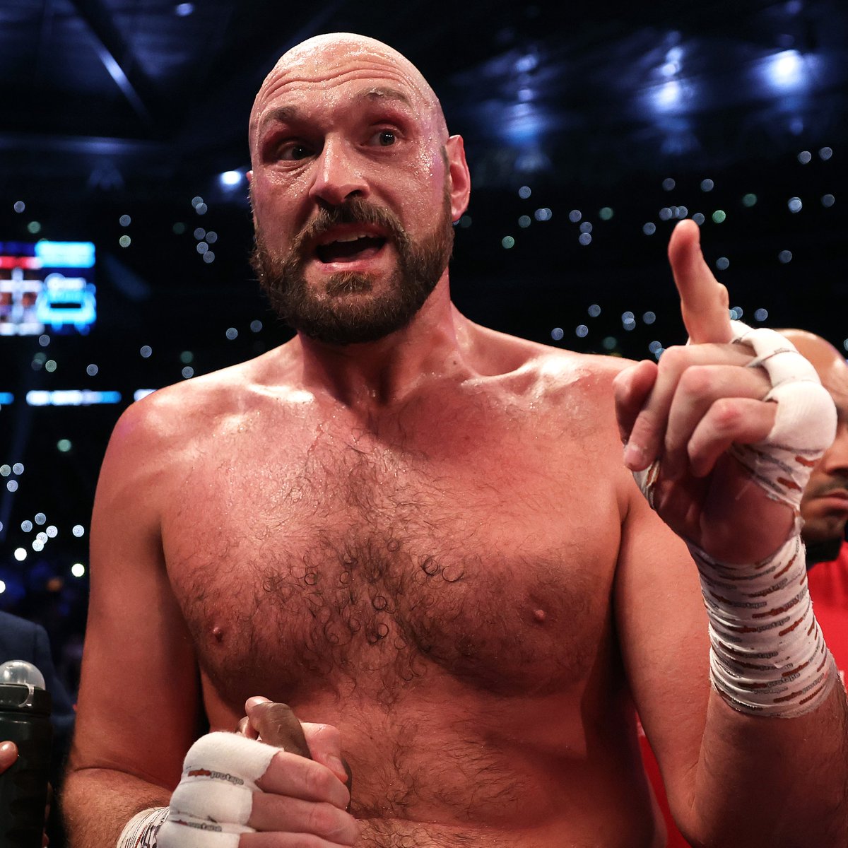 sportbible's tweet photo. Tyson Fury was quick to react to Anthony Joshua and Oleksandr Usyk's fight 👀

He also confirmed that he's NOT retiring 🥊 https://t.co/OCCh7ywyoT