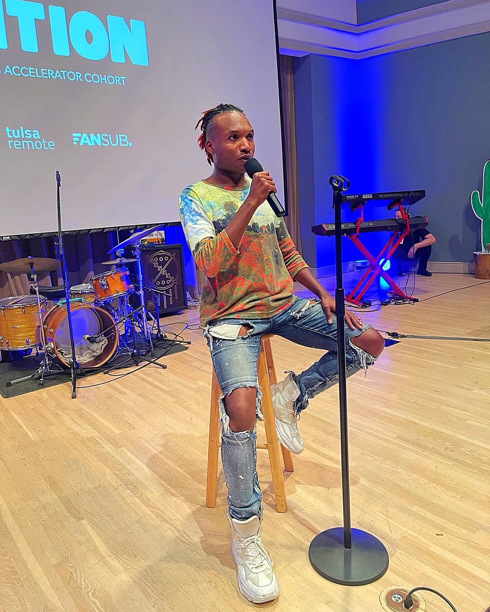 QueMarcellis's tweet photo. Behind the scenes! Pull up on me! 🫶🏾Getting ready for a major moment at the beginning of my career with @TCE918 🎚for the ‘Summer Exhibition at the #PhilbrookMuseum🦚 blessed to be sharing the stage with some of Tulsa’s finest artist. https://t.co/mtqo3OOf4m https://t.co/0ltdZhLCDu