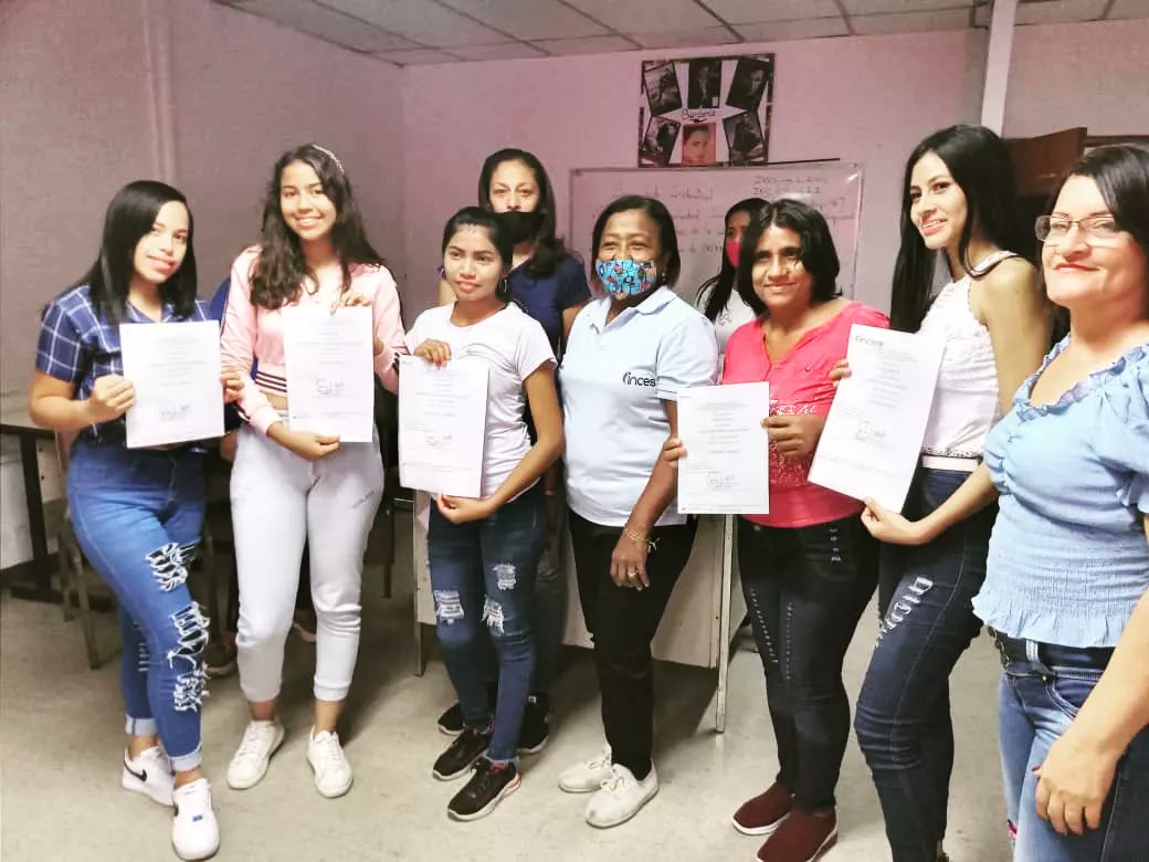 NoticiasFalcon's tweet photo. Inces entregó constancias de culminación a 40 peluquera.⁣

Se trata de mujeres emprendedoras que culminaron la ocupación productiva: Corte de Cabello.⁣

https://t.co/vLqqRvjTFY https://t.co/wktsdyWJnm